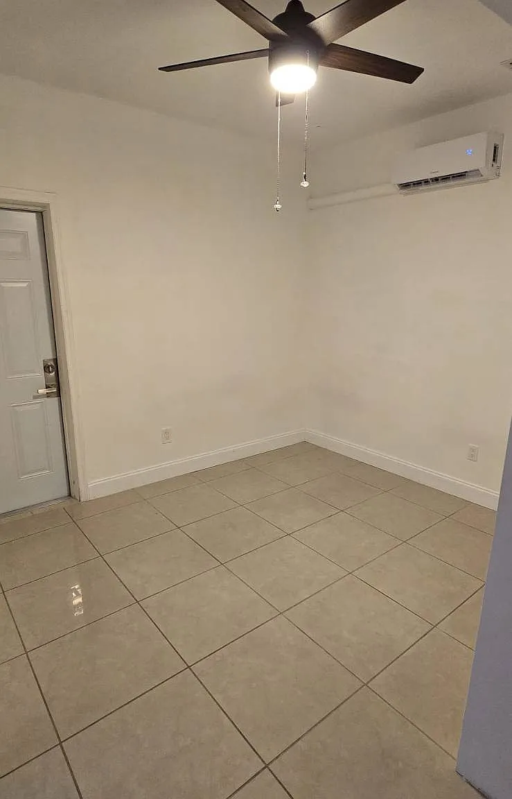 Studio, 1.0 bath, 300 sqft, $1,200 — Photo 2