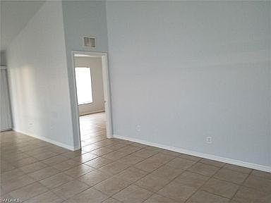 4th image of 1033 SE 11th St