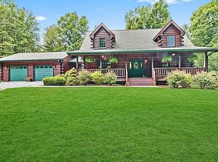 47 Fermoy Ln, Waymart, PA 18472