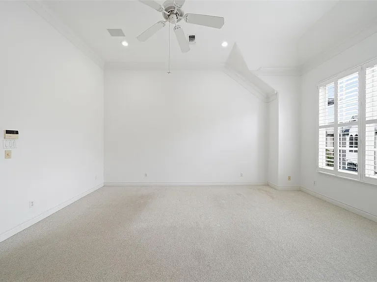 1329 Hyde Park Blvd — Photo 21
