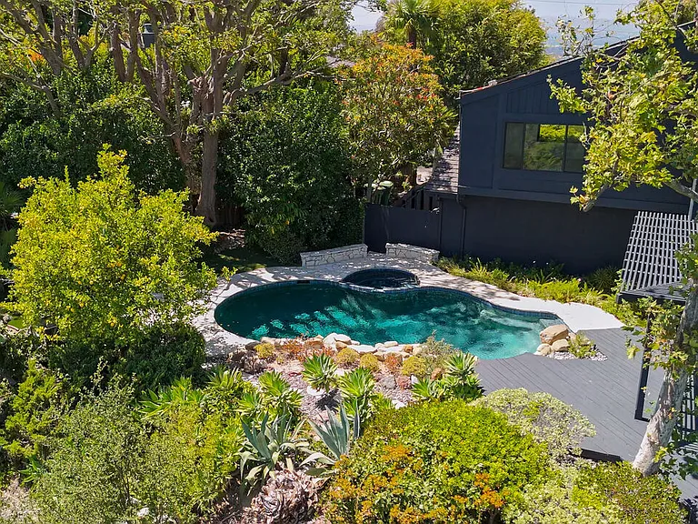 13302 Mulholland Dr — Photo 33