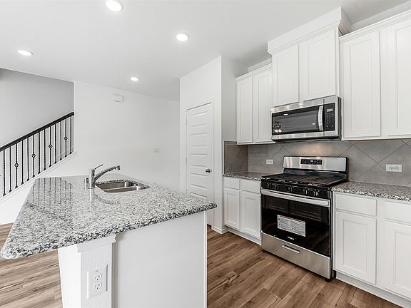 3rd image of 4624 Mustang Dr