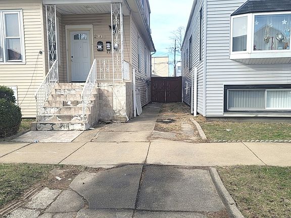 2nd image of 2240 N Monitor Ave
