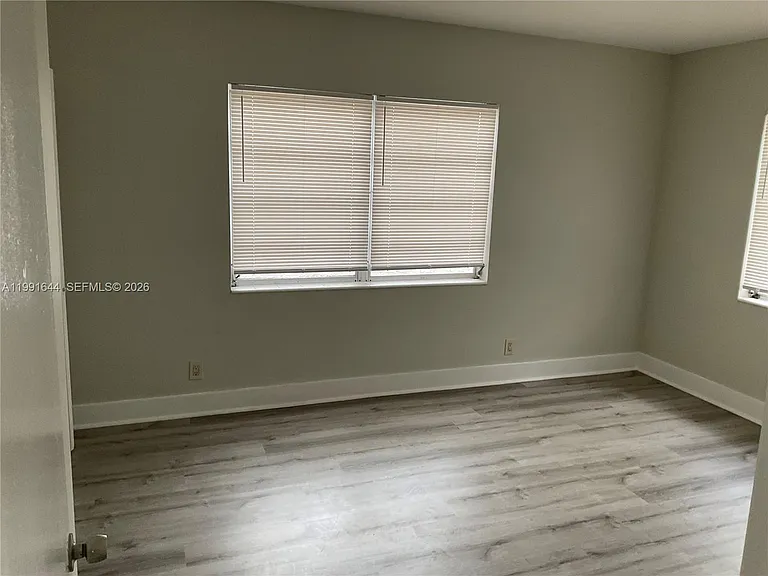 510 SE 9th St #9 — Photo 5