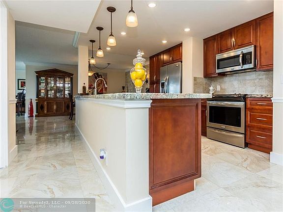 5th image of 1150 E Hillsboro Mile