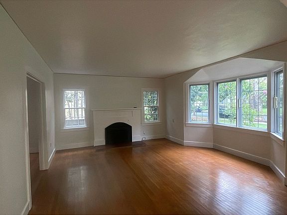 2nd image of 1104 38th St Floor 1