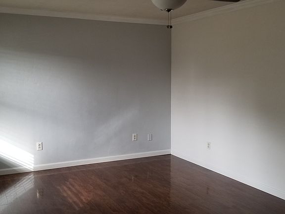 5th image of 302 W Poos Dr