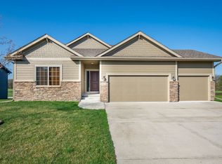 4028 147th St, Urbandale, IA 50323