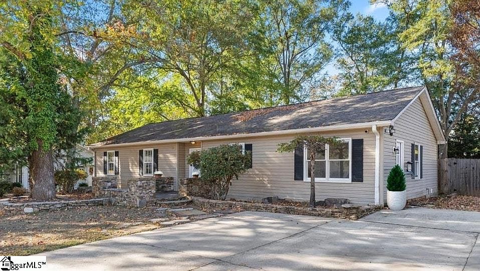 1st image of 304 Brentwood Way