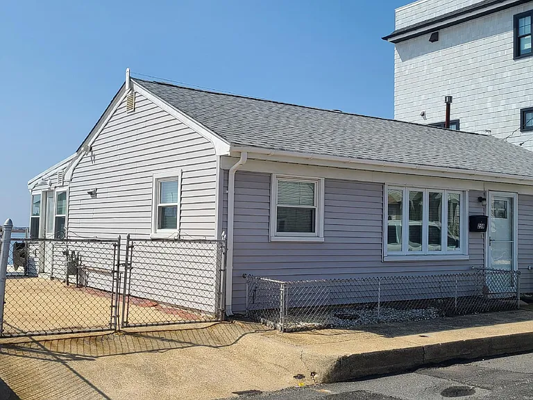 259 Joseph St — Photo 25