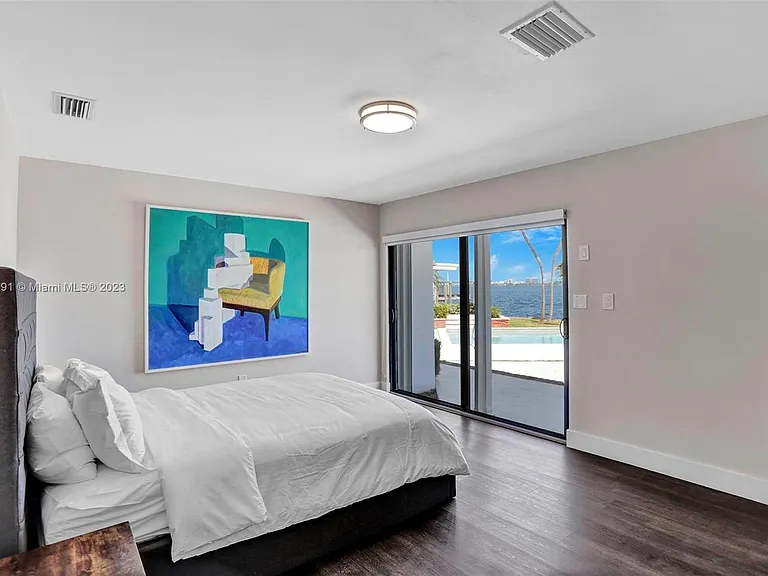 9101 N Bayshore Dr — Photo 20