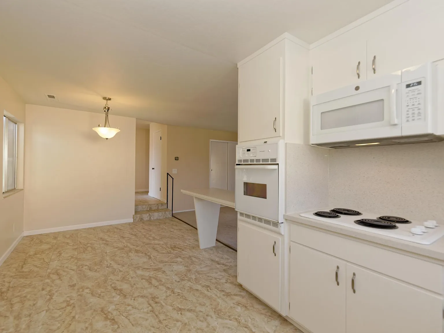 3 bed, 1613 sqft, $4,375 — Photo 3
