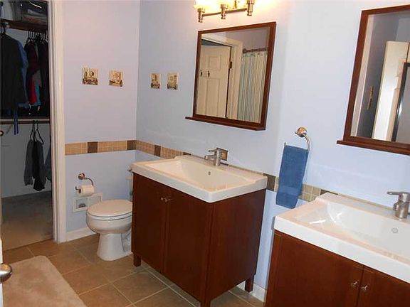 3rd image of 6361 Meadowfield Dr