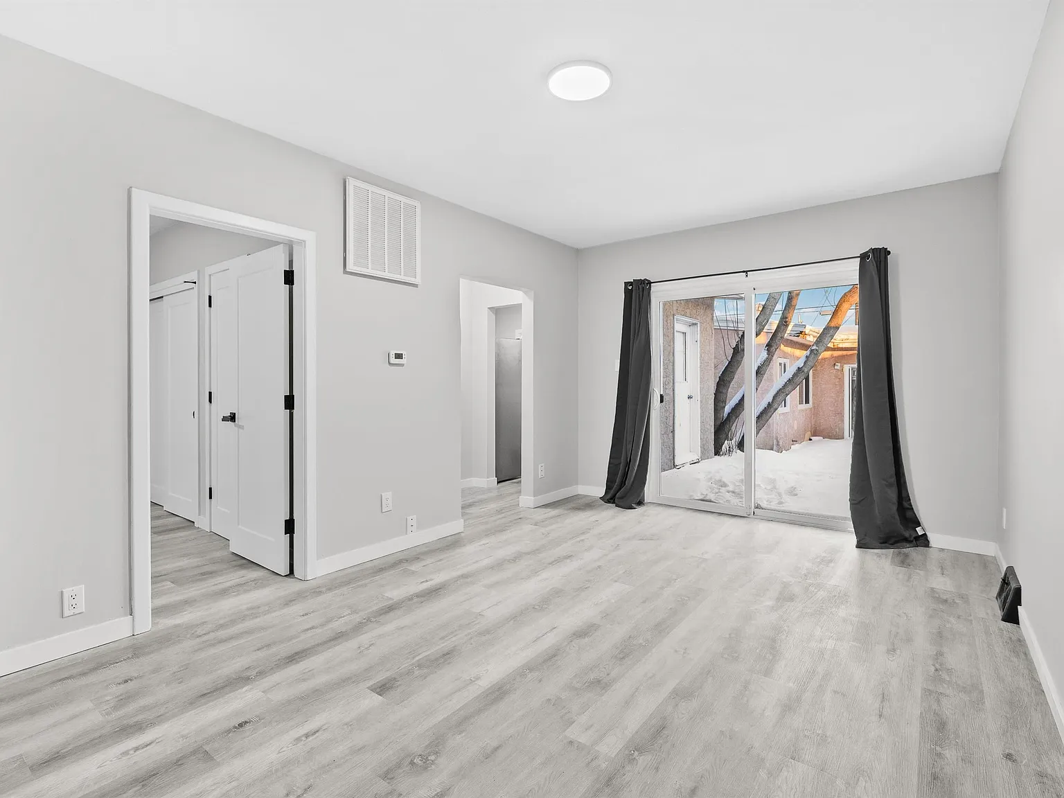 1 bed, 1.0 bath, 607 sqft, $1,050 — Photo 3