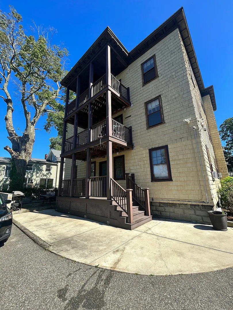 106 Kenoza Avenue — Photo 3