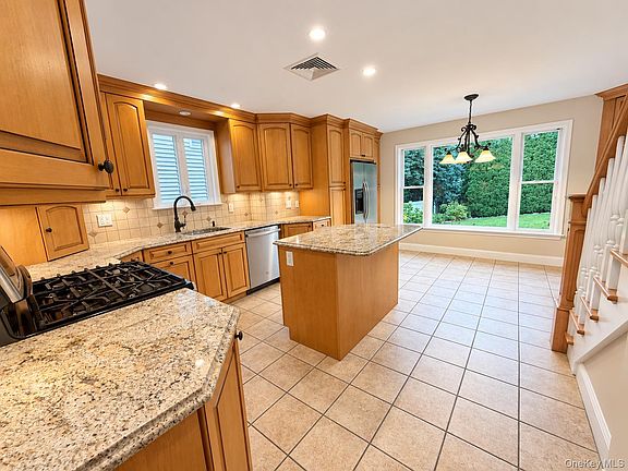 5th image of 37 Harding Ave