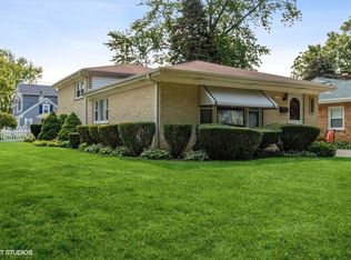 119 N Forest Ave, Mount Prospect, IL 60056