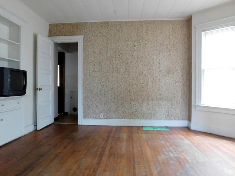 23 Bennett Ave — Photo 7