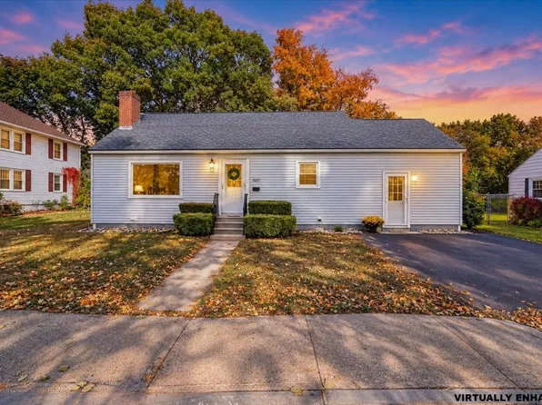209 W Hollis St, Nashua, NH 03060