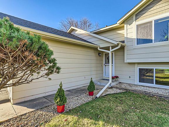 3rd image of 7823 Grinnell Way