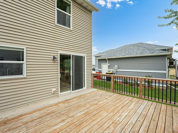 3rd image of 805 3rd Ave NE