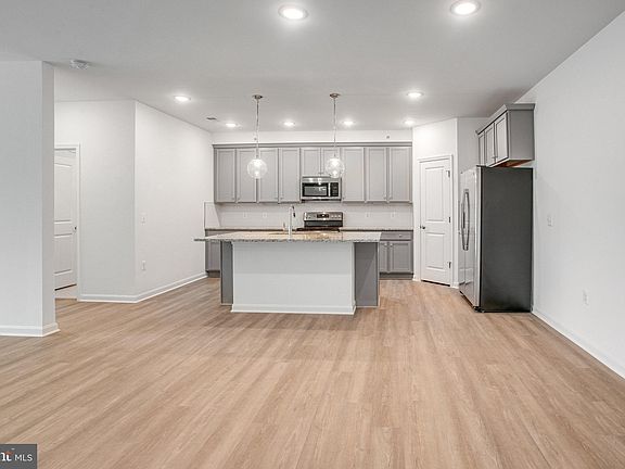 5th image of 13950 Englefield Dr #3205