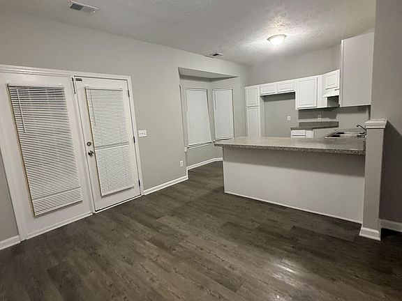 5th image of 105 Benfield Cres