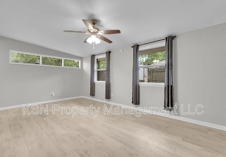 117 Windsor Rd — Photo 12