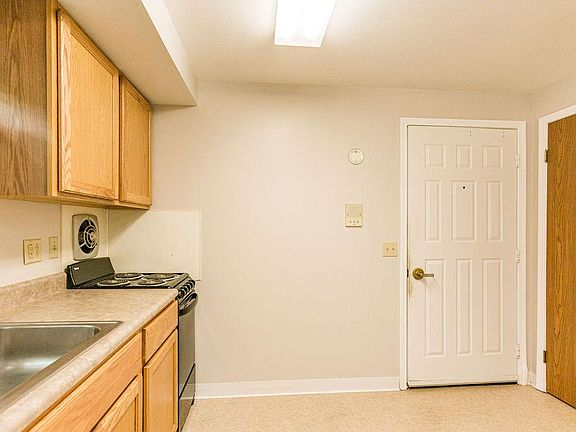 4th image of 63 East Ave APT F6
