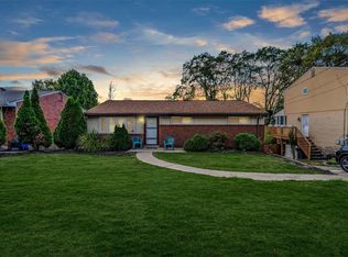 954 Ellen Dr, Pittsburgh, PA 15227