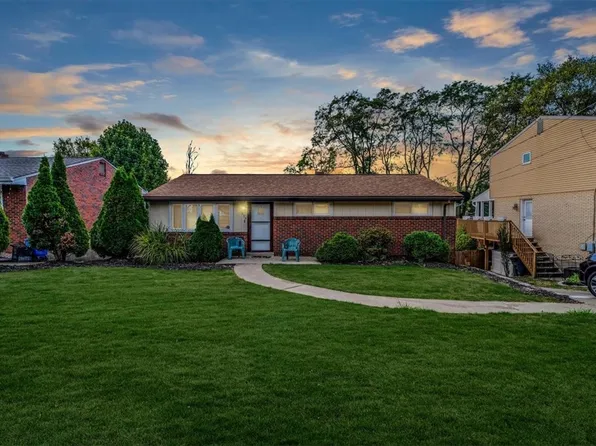 954 Ellen Dr, Pittsburgh, PA 15227