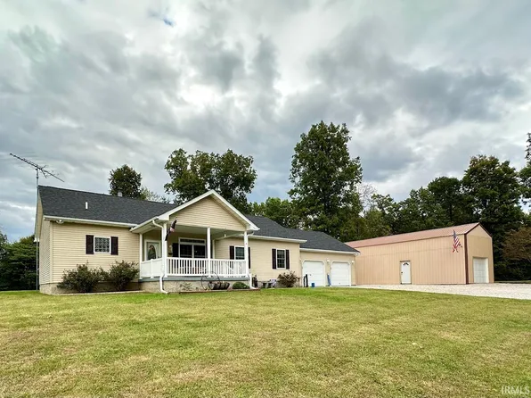 9835 E Summitt Ln, Bloomfield, IN 47424