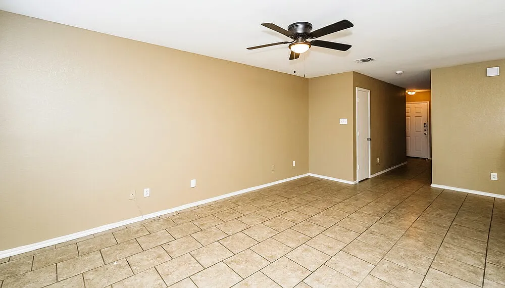 3 bed, 2.0 bath, 1312 sqft, $1,720 — Photo 4