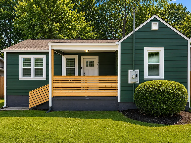 951 Moreland Dr SE — Photo 2