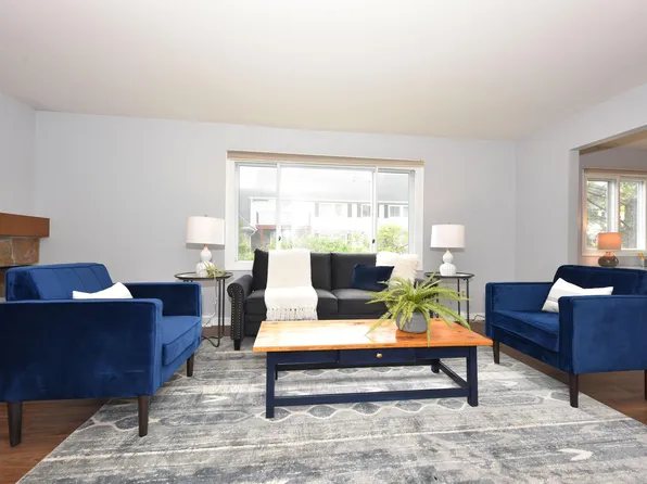 1156 Pilgrim Pkwy, Elm Grove, WI 53122