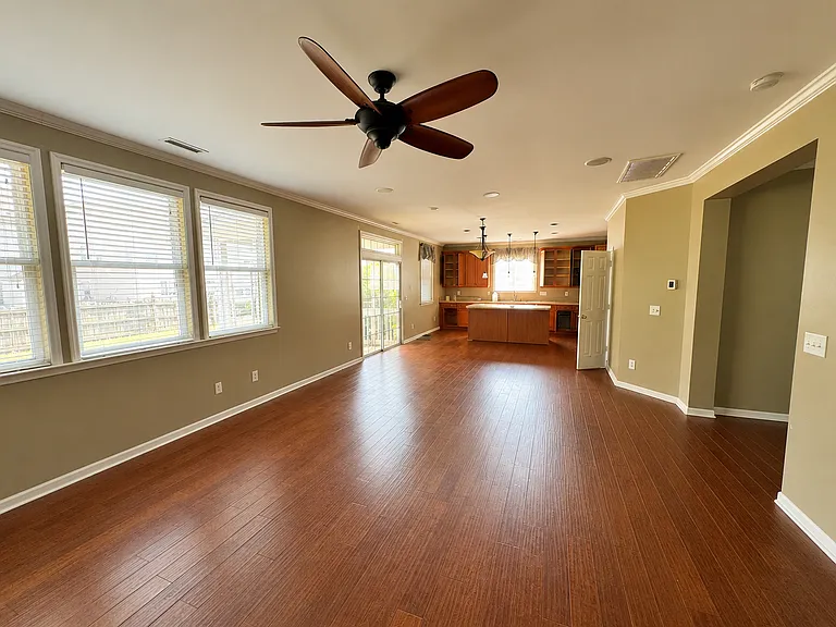 301 Edgecroft Way — Photo 4