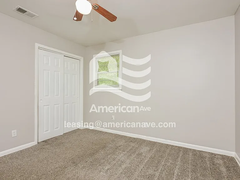1515477_010_bedroom_11.jpg