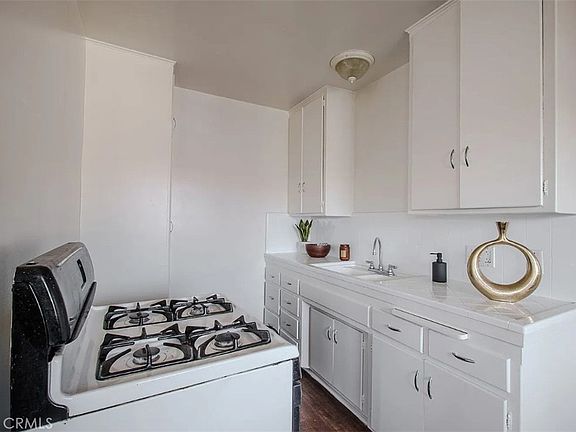 5th image of 1885 Locust Ave