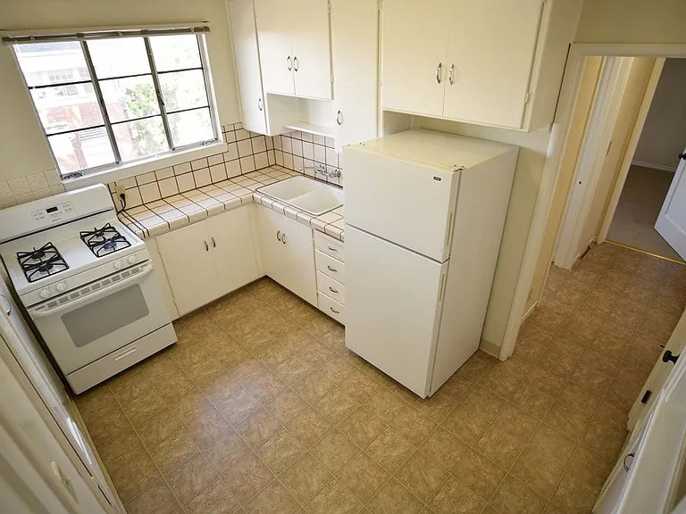 641 Oakland Ave — Photo 6