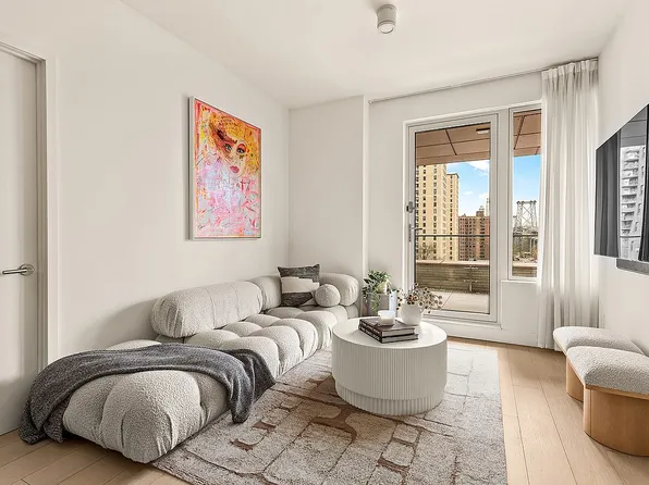 208 Delancey St, New York, NY 10002