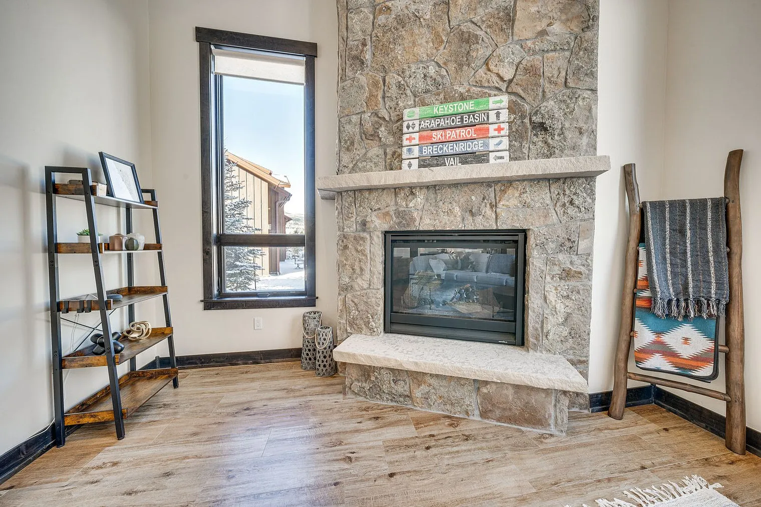 3 bed, 2.0 bath, 1959 sqft, $7,983 — Photo 3