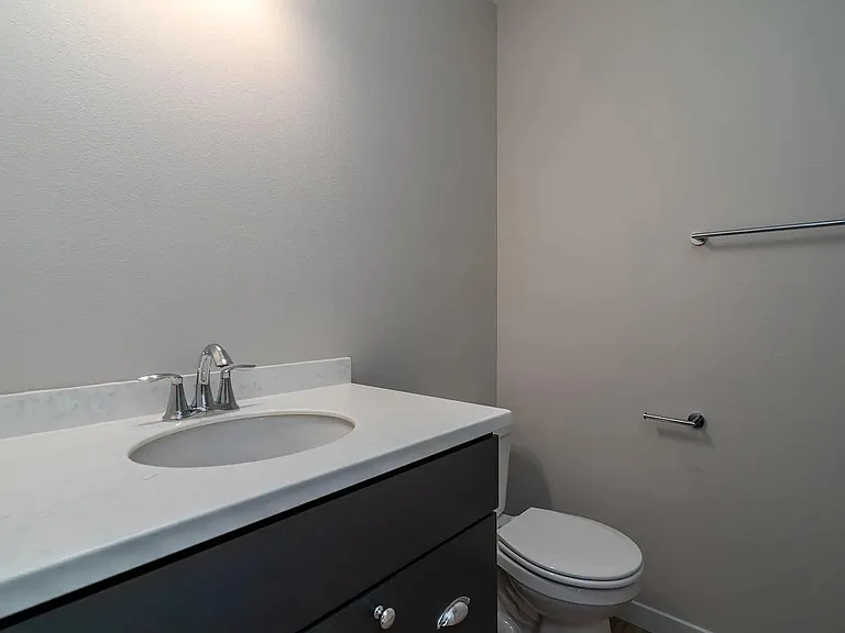895 Thames Ct — Photo 14