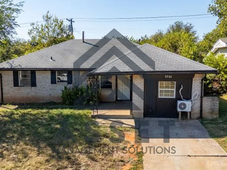 3721 Parkwoods Ln — Photo 2