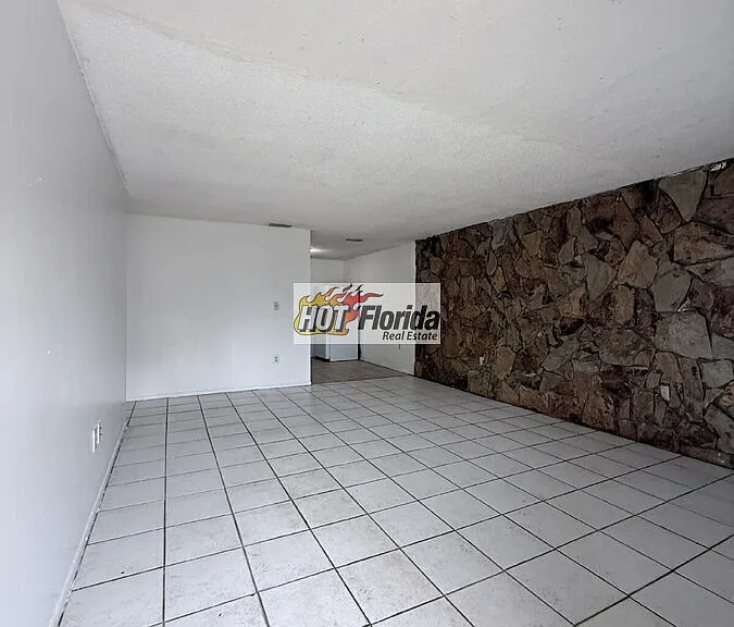 1003 Wildflower St #B — Photo 3