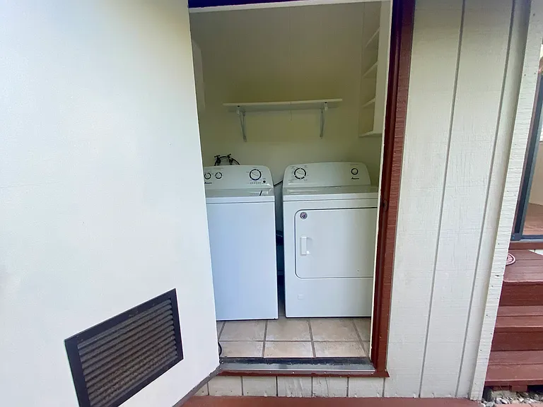 430 W Gutierrez St — Photo 9
