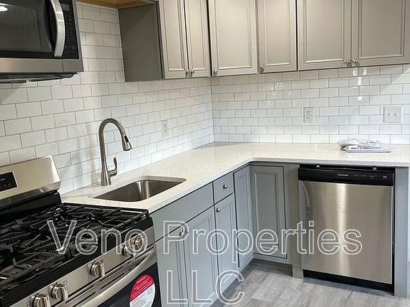 3rd image of 96 Walworth St APT 3