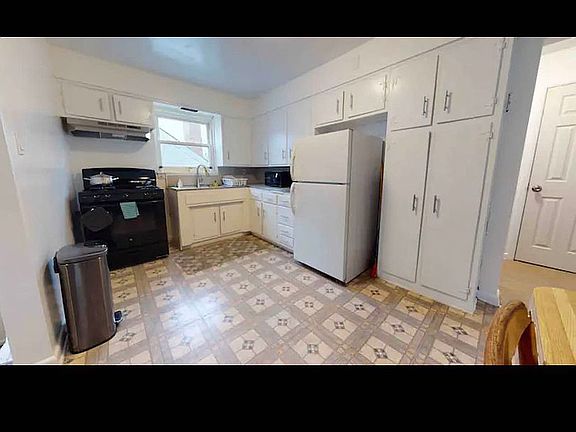 3rd image of 83-31 168th Pl #2