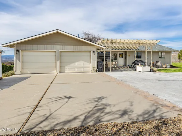 1682 Saint Hilaire Rd, Yakima, WA 98901