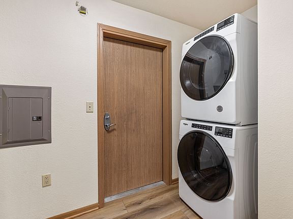 4th image of 342 E Gate Dr #39