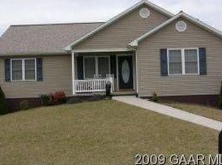 8 Falcon Ln, Weyers Cave, VA 24486